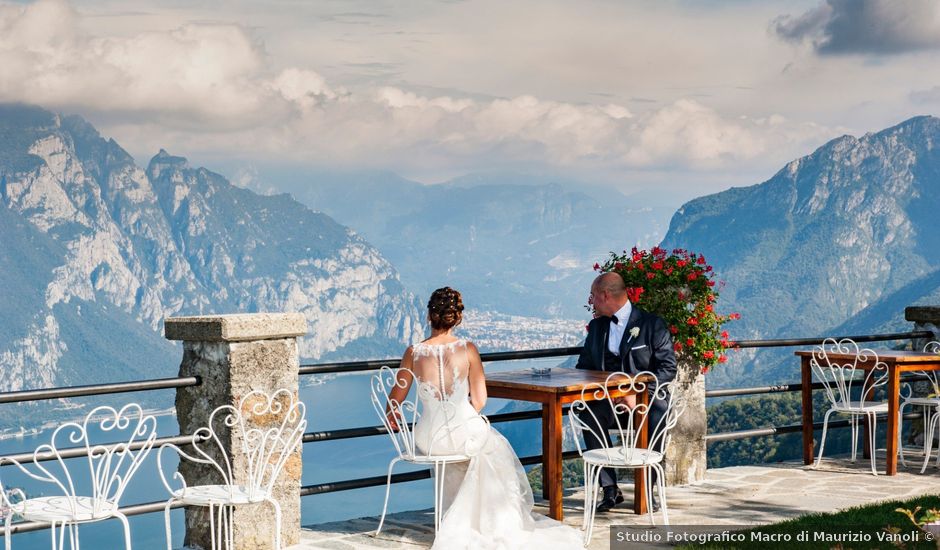 Il matrimonio di Andrea e Eleonora a Barni, Como