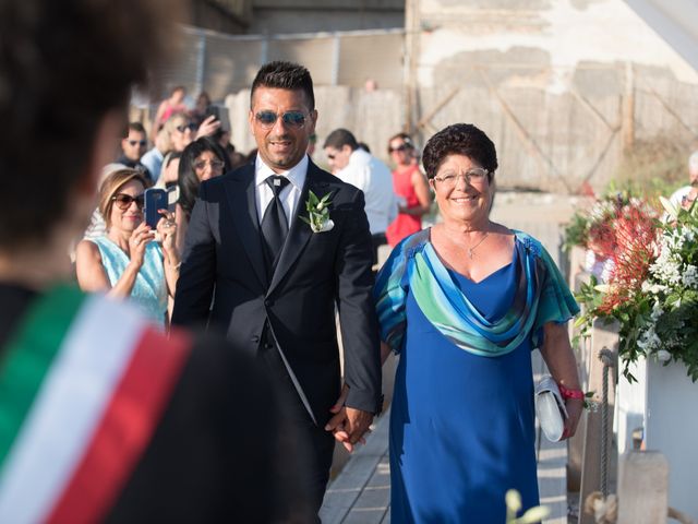 Il matrimonio di Vincenzo e Laura a Anzio, Roma 30
