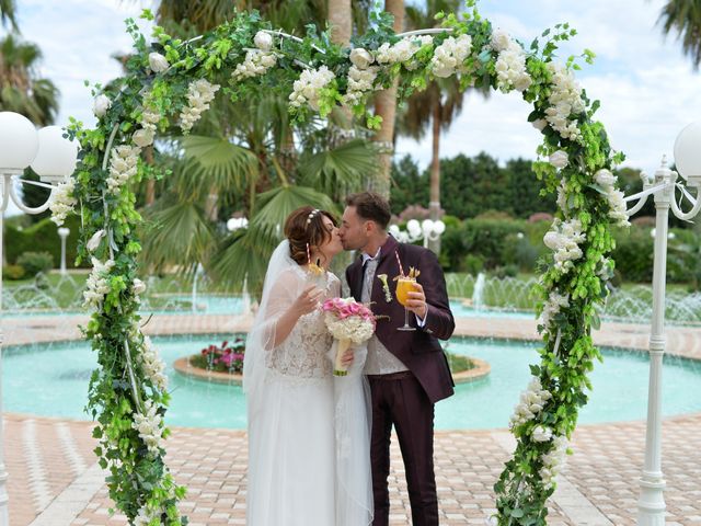 Il matrimonio di Raffaele e Valentina a Torre Santa Susanna, Brindisi 18