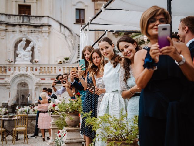 Il matrimonio di Max e Annalisa a Locri, Reggio Calabria 25