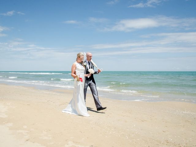 Il matrimonio di Aaron e Shelley a Pineto, Teramo 19