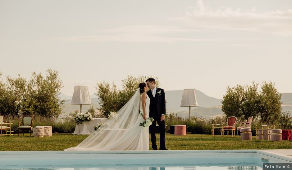 Il matrimonio di Martina e Lorenzo a Montefelcino, Pesaro - Urbino