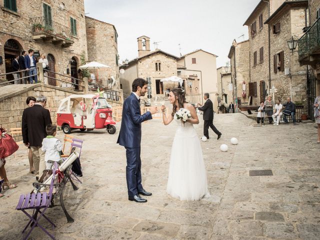 Il matrimonio di Stefano e Silvia a Casale Marittimo, Pisa 15