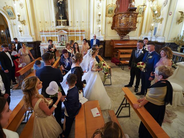 Il matrimonio di Gresia e Salvatore a Adrano, Catania 9