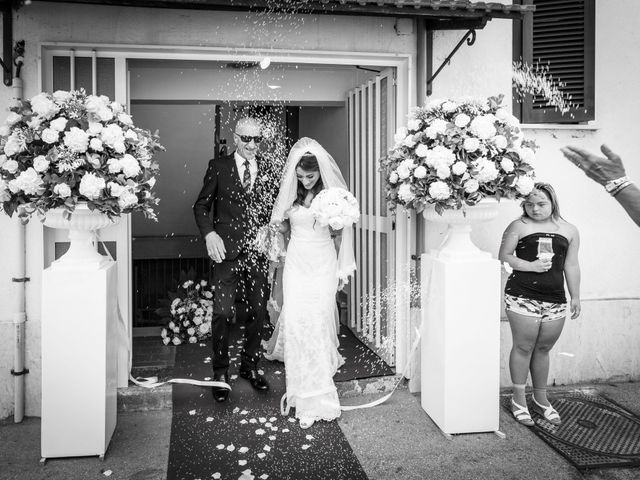 Il matrimonio di Enzo e Enza a Bacoli, Napoli 34