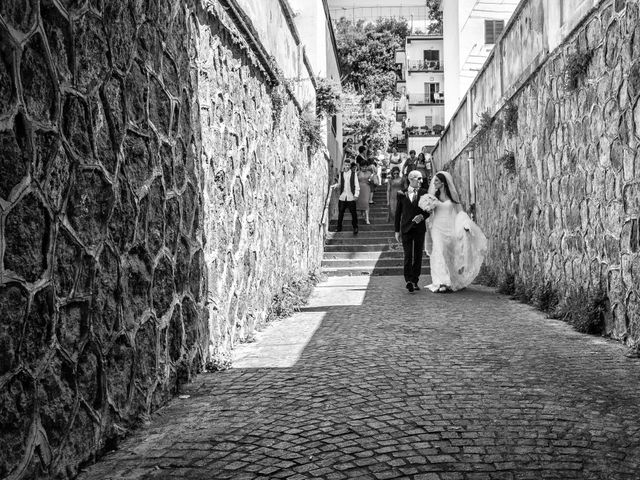 Il matrimonio di Enzo e Enza a Bacoli, Napoli 36
