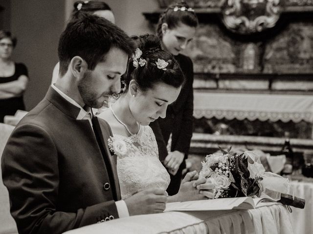Il matrimonio di Roberto e Valeria a Bisuschio, Varese 40