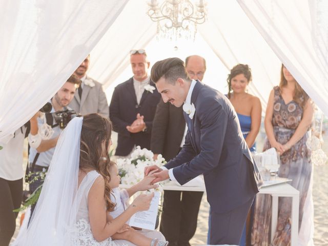 Il matrimonio di Michele e Debora a Viareggio, Lucca 32
