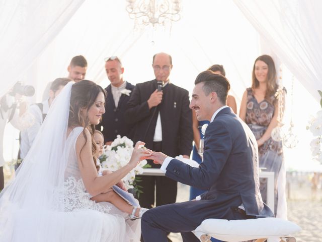 Il matrimonio di Michele e Debora a Viareggio, Lucca 33