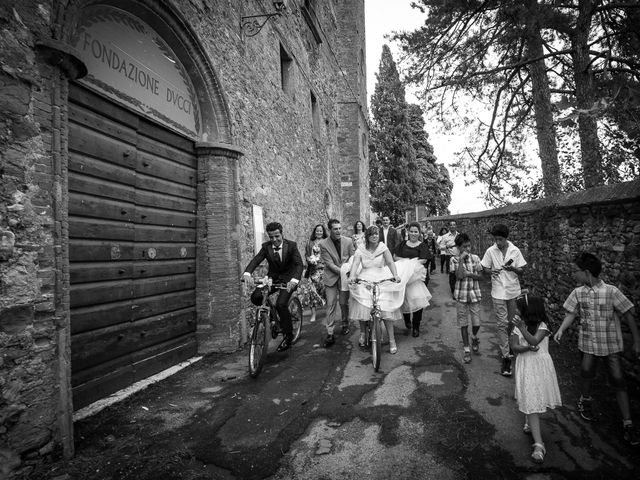 Il matrimonio di Leonardo e Sara a Bucine, Arezzo 35