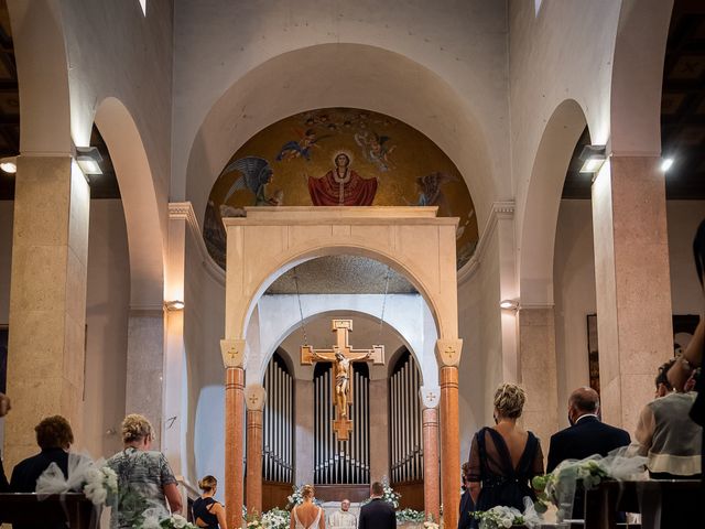 Il matrimonio di Simone e Giulia a Viareggio, Lucca 12