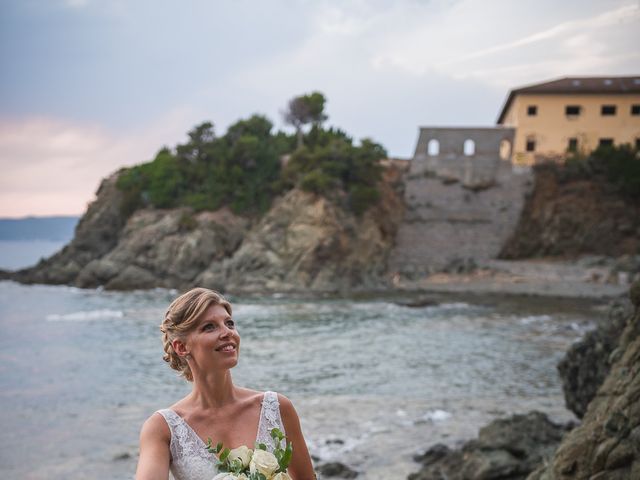 Il matrimonio di Simone e Giulia a Viareggio, Lucca 30