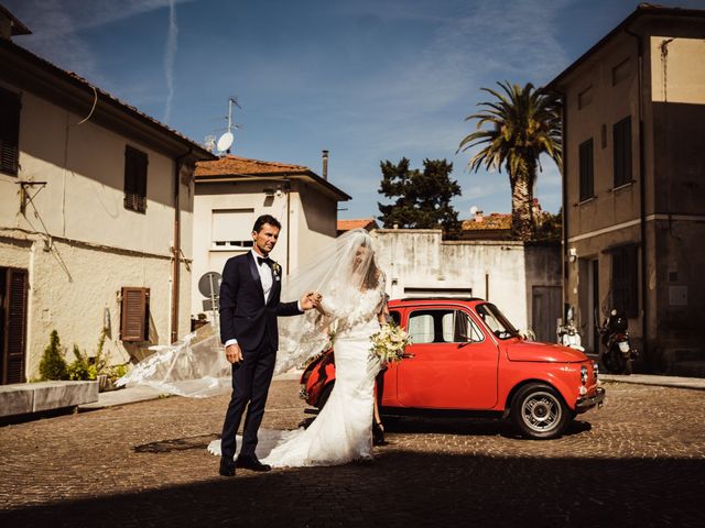 Il matrimonio di Simone e Eleonora a Viareggio, Lucca 21