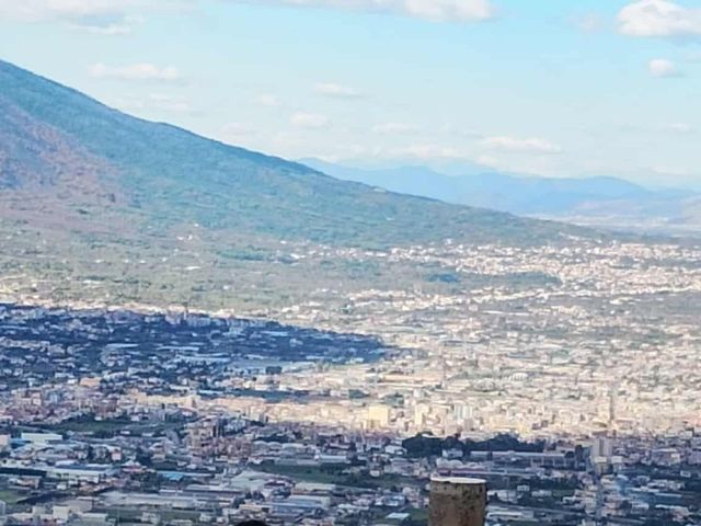 Il matrimonio di Alessandro  e Lisa a Lettere, Napoli 16