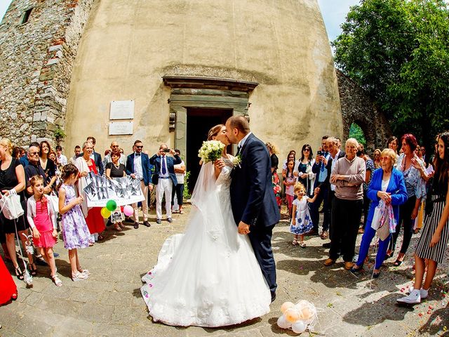 Il matrimonio di Lorenzo e Martina a Borgo a Mozzano, Lucca 24