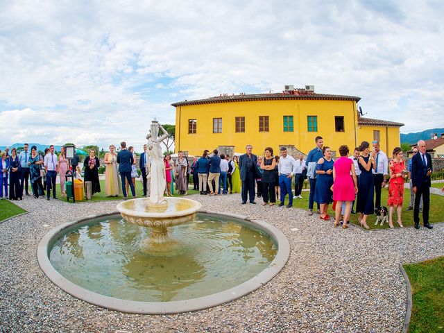 Il matrimonio di Lorenzo e Martina a Borgo a Mozzano, Lucca 3