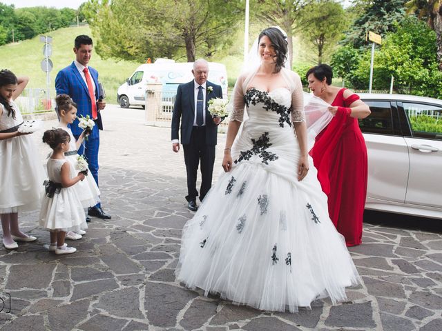 Il matrimonio di Gionatan e Ilaria a Recanati, Macerata 11