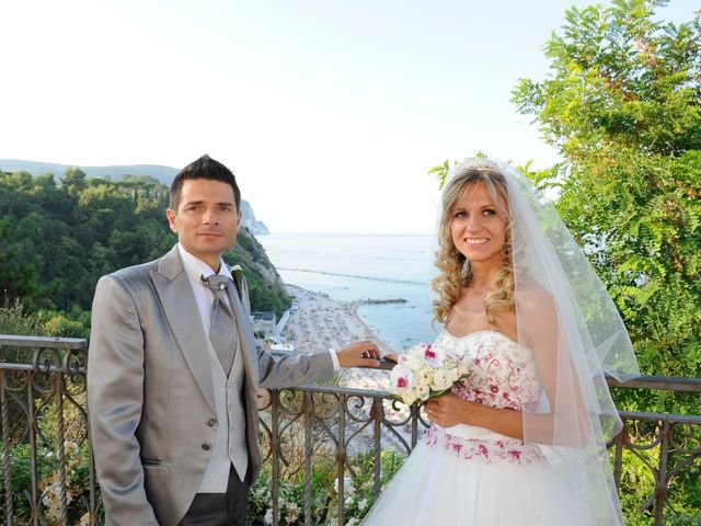 Il matrimonio di Gianluigi  e Ilaria a Camerano, Ancona 3