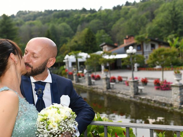 Il matrimonio di Luca e Valeria a Vergiate, Varese 13