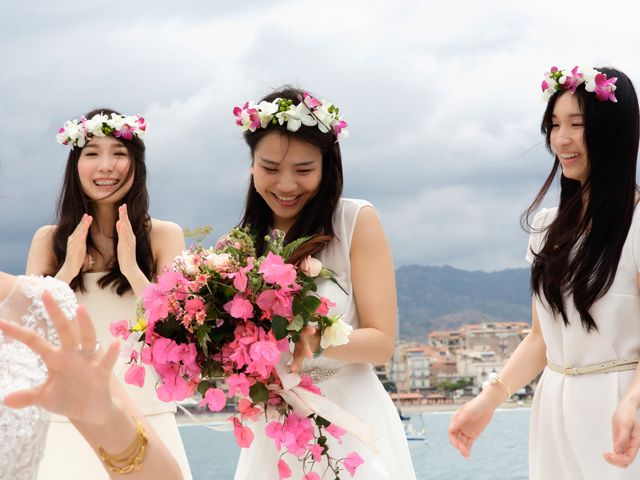 Il matrimonio di Jong e Shay a Taormina, Messina 30