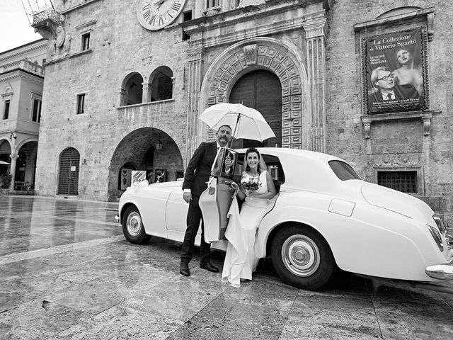 Il matrimonio di Maria Luisa e Roberto a Acquasanta Terme, Ascoli Piceno 19