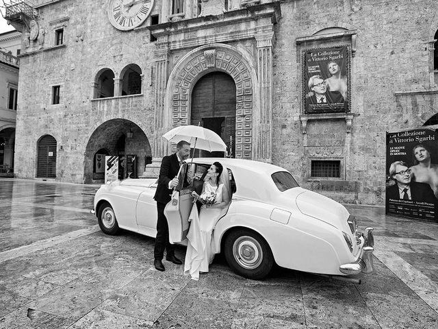 Il matrimonio di Maria Luisa e Roberto a Acquasanta Terme, Ascoli Piceno 20