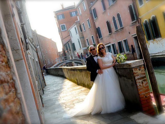 Il matrimonio di Federico e Lara a Santa Maria di Sala, Venezia 23