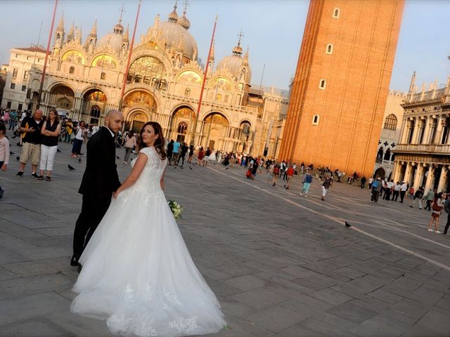 Il matrimonio di Federico e Lara a Santa Maria di Sala, Venezia 27