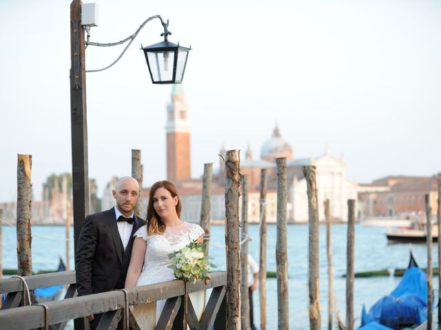 Il matrimonio di Federico e Lara a Santa Maria di Sala, Venezia 32