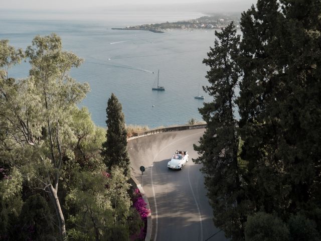 Il matrimonio di Jo Terry e Oralgh Curley a Taormina, Messina 30