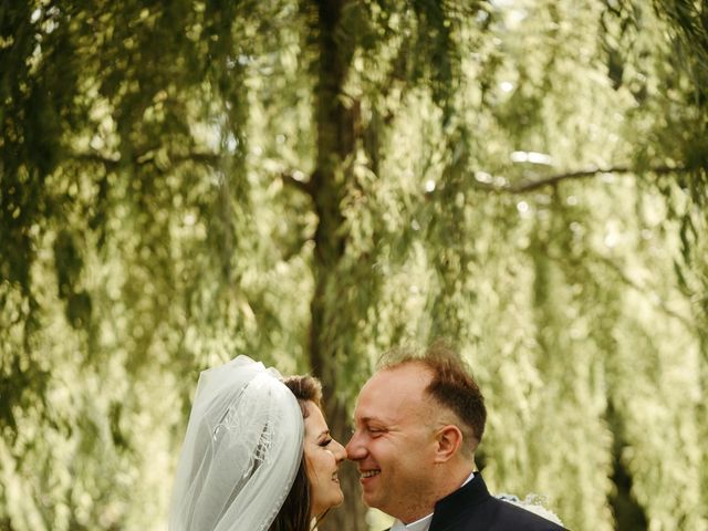 Il matrimonio di Mirabela e Lorenzo a Castel San Pietro Terme, Bologna 27