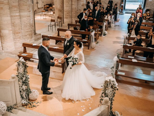 Il matrimonio di Ambra e Lorenzo a San Lorenzo in Campo, Pesaro - Urbino 46