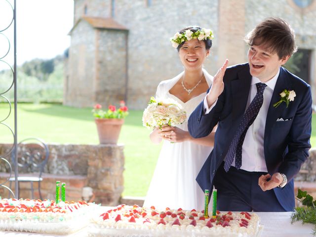 Il matrimonio di Yuki e Filippo a Montaione, Firenze 24