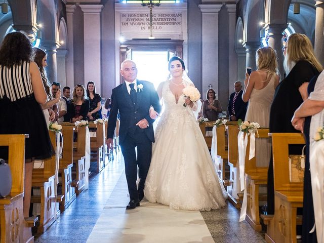 Il matrimonio di Ivan e Deborah a Malnate, Varese 15