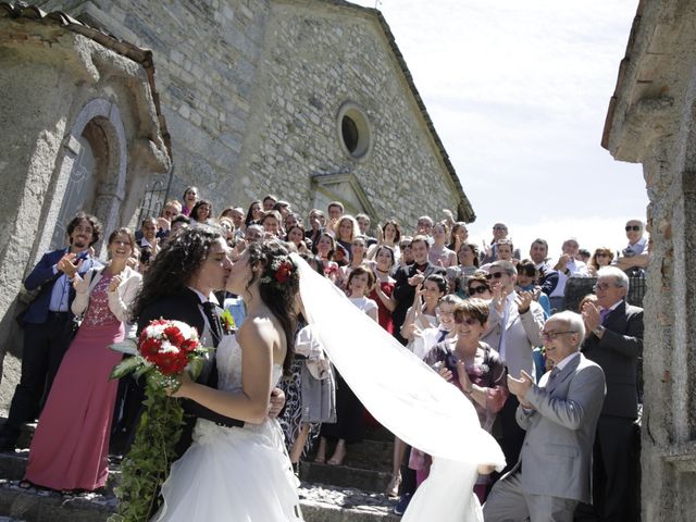 Il matrimonio di Luigi e Valentina a Lasnigo, Como 25