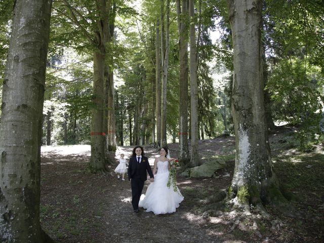 Il matrimonio di Luigi e Valentina a Lasnigo, Como 30