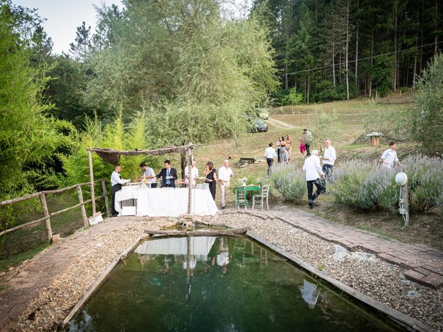 Il matrimonio di Matteo e Claudia a Poppi, Arezzo 21