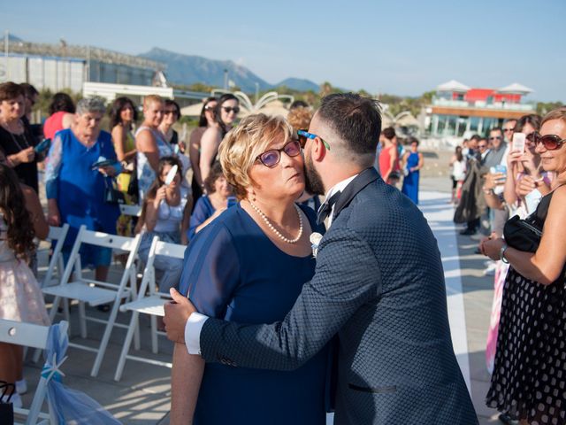 Il matrimonio di Denny e Alice a Viareggio, Lucca 34