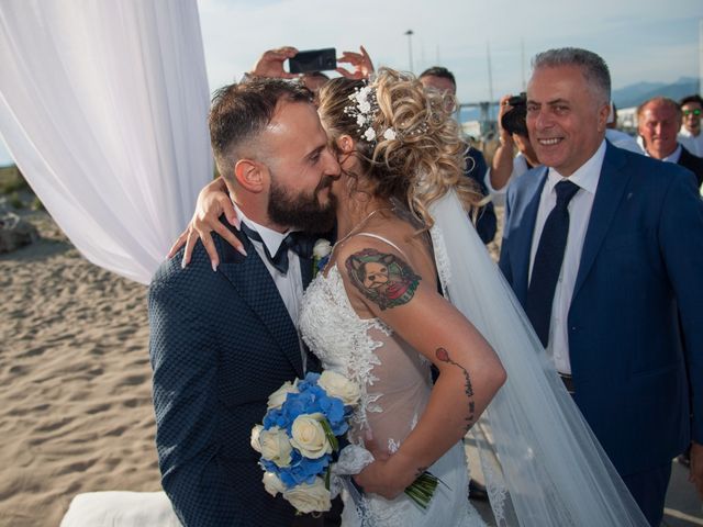 Il matrimonio di Denny e Alice a Viareggio, Lucca 46