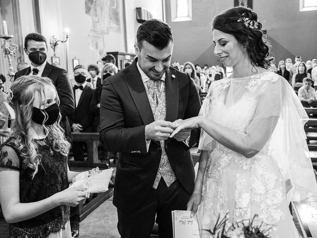 Il matrimonio di Dario e Nicole a Germasino, Como 30