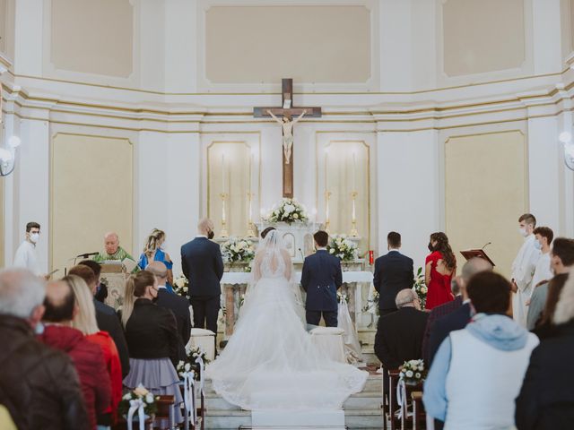 Il matrimonio di Lorenzo e Sara a Pineto, Teramo 18