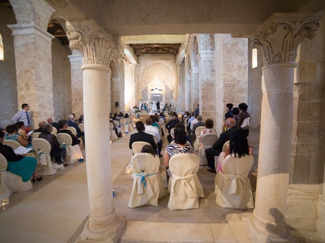 Il matrimonio di Fabio e Laura a Castiglione a Casauria, Pescara 40