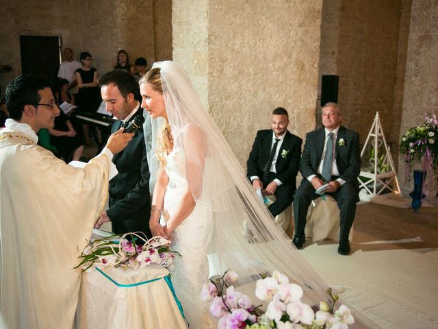 Il matrimonio di Fabio e Laura a Castiglione a Casauria, Pescara 42