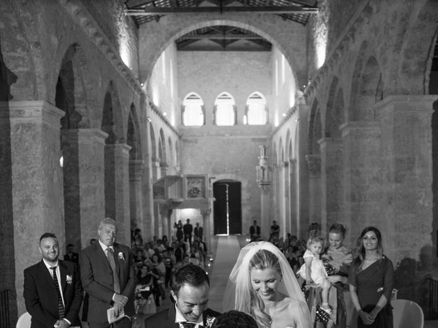 Il matrimonio di Fabio e Laura a Castiglione a Casauria, Pescara 44