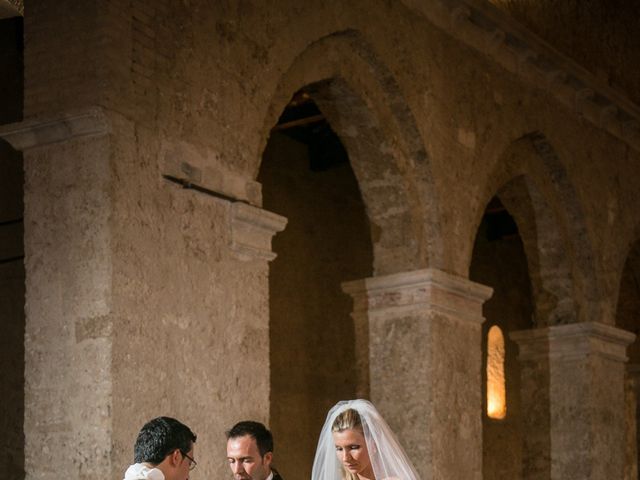 Il matrimonio di Fabio e Laura a Castiglione a Casauria, Pescara 45