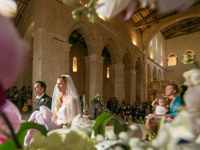 Il matrimonio di Fabio e Laura a Castiglione a Casauria, Pescara 47