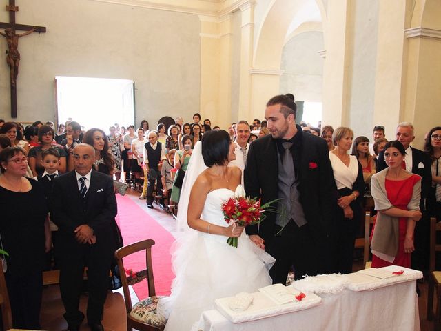 Il matrimonio di Mirko e Raffaella a Villa Minozzo, Reggio Emilia 20