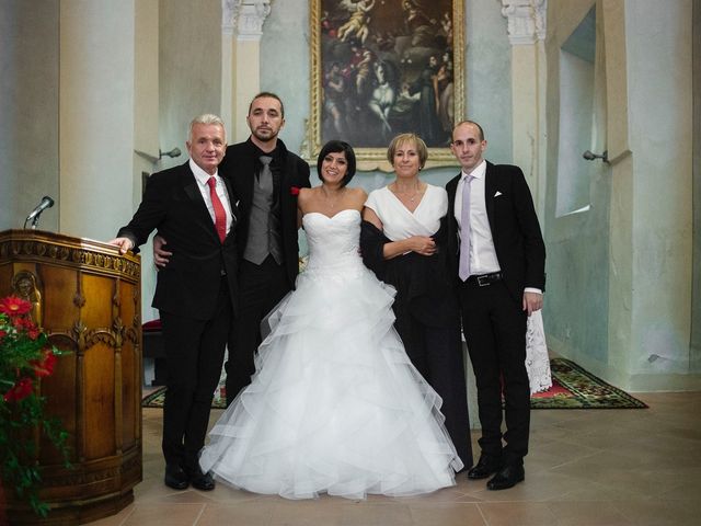 Il matrimonio di Mirko e Raffaella a Villa Minozzo, Reggio Emilia 27