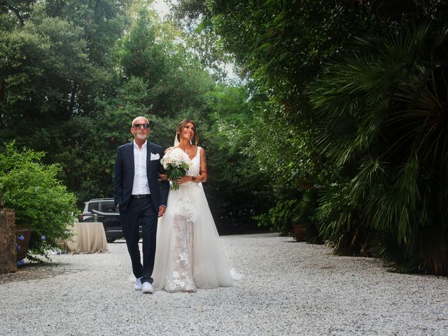 Il matrimonio di Matteo e Clizia a Torre del Lago, Lucca 26