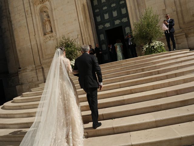 Il matrimonio di Vincenzo e Marilù a Cisternino, Brindisi 15